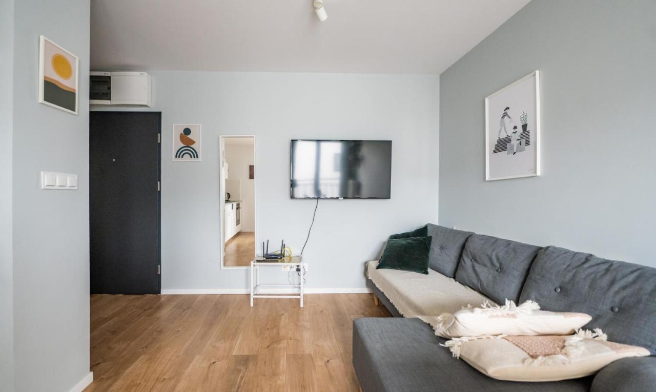 Polaka Apartment ~ Self Check-In 24 ~ Car Park ~Lift Wroclaw Bagian luar foto